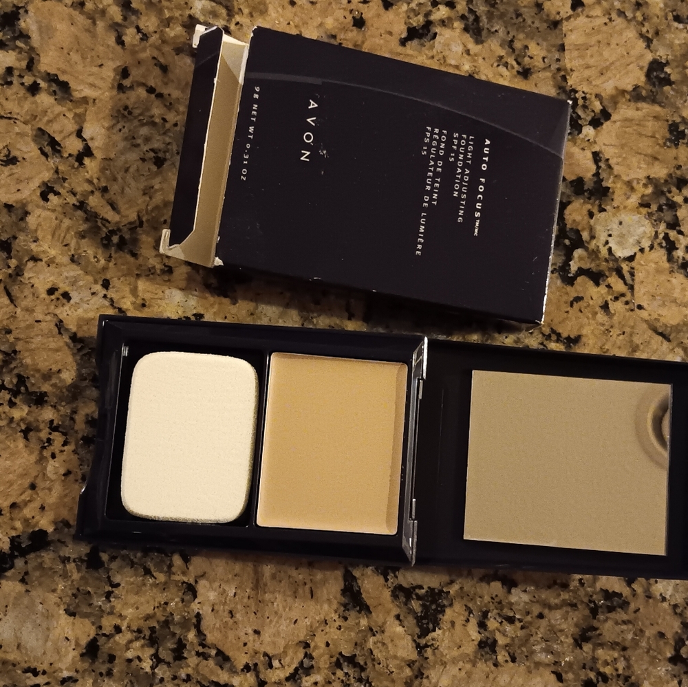 VINTAGE Avon Light Adjusting Foundation